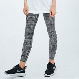 Nike black and white leggings